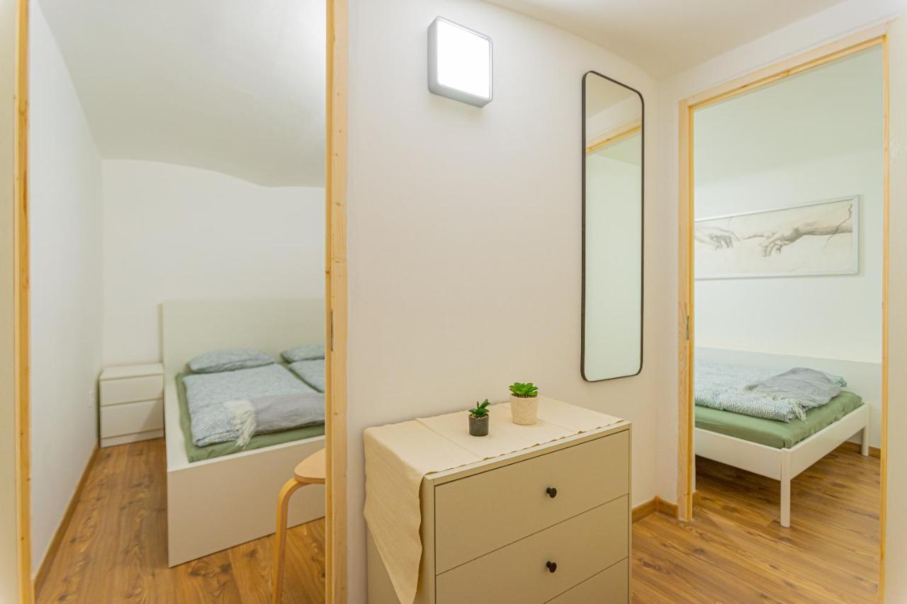 2 Bedroom Apartment In The Dob Street, Emerald Budapest Esterno foto