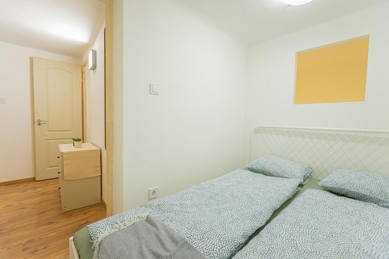 2 Bedroom Apartment In The Dob Street, Emerald Budapest Esterno foto