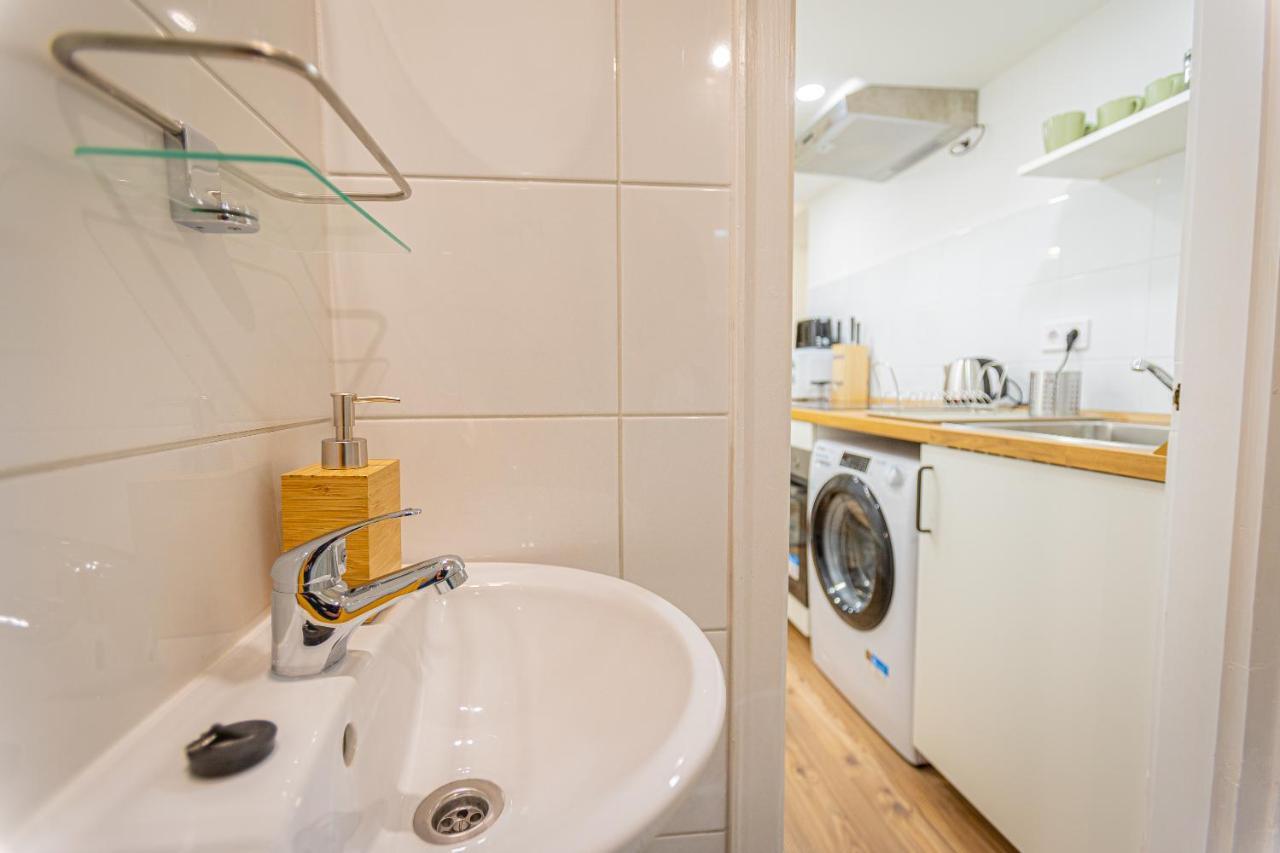 2 Bedroom Apartment In The Dob Street, Emerald Budapest Esterno foto