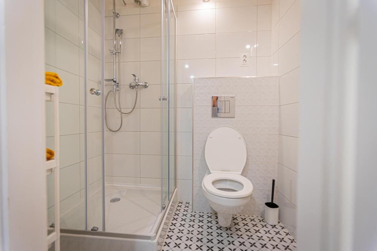 2 Bedroom Apartment In The Dob Street, Emerald Budapest Esterno foto