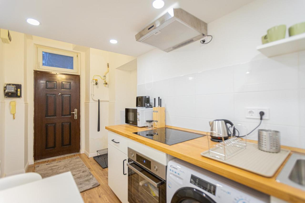 2 Bedroom Apartment In The Dob Street, Emerald Budapest Esterno foto